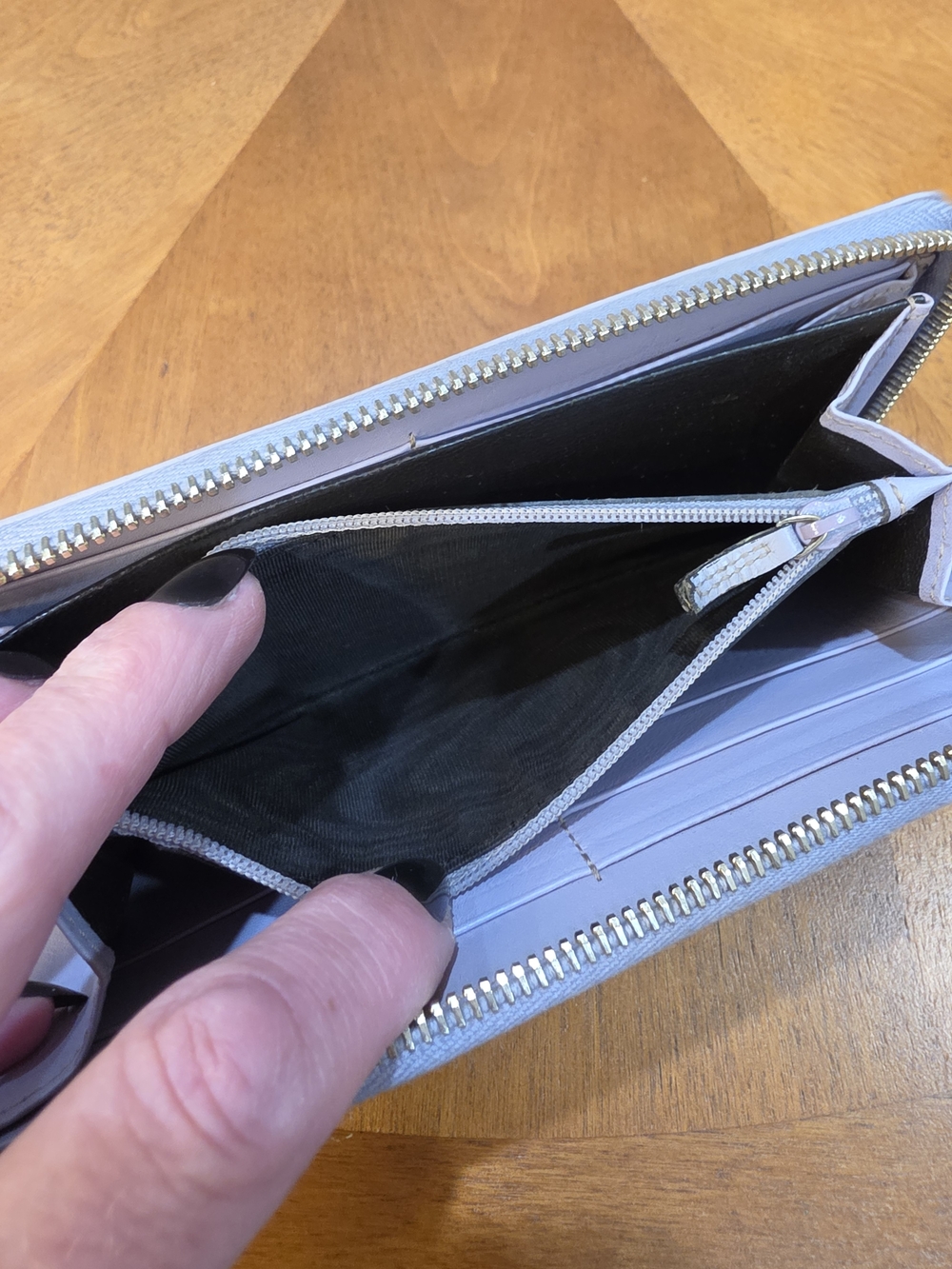 Gucci Beige & Lavender GG Supreme Zip-Around Wallet - Picture 5 of 10